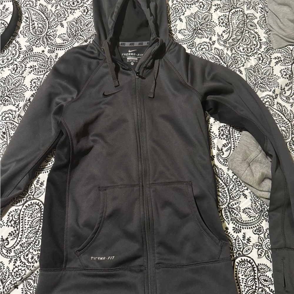 Nike full zip xs ladies
Charcoal black